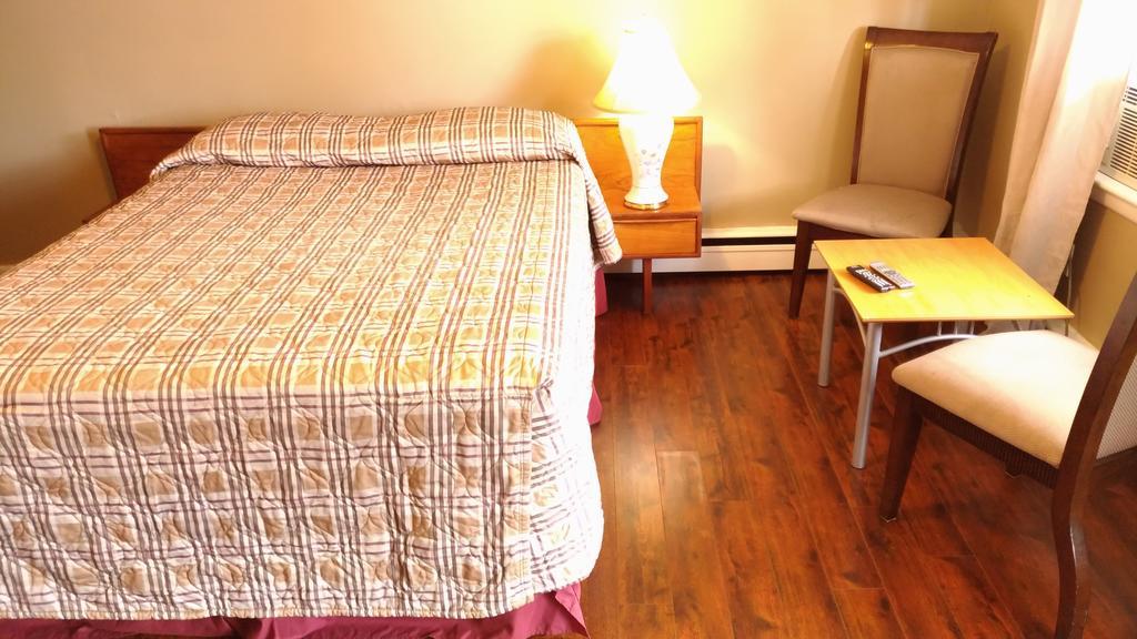 Maple Leaf Motel Delhi Eksteriør billede